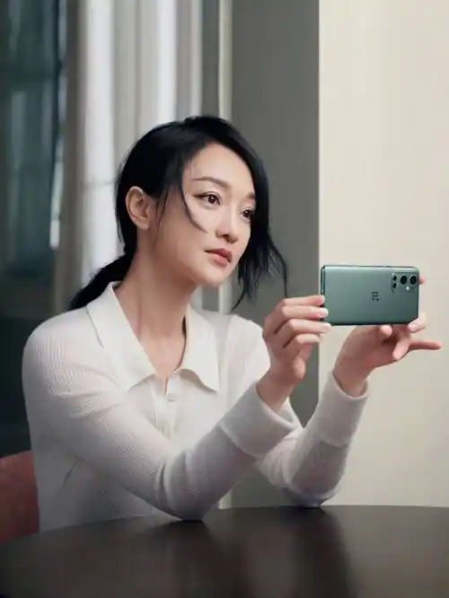 而立之年依旧灵气,从不爱营销"少女感"的周迅,却受"独宠"