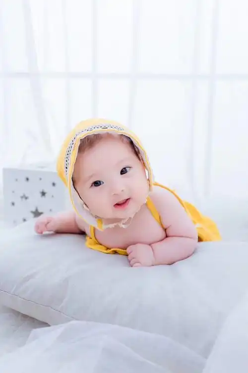 可爱百天小宝贝