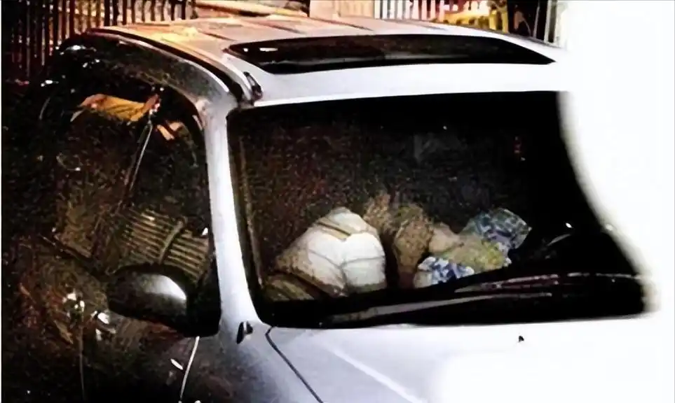 回顾:厦门路虎车内一对男女,激情狂欢2小时,网友:战斗力可以