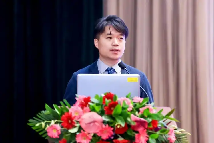 系副教授杨超详细介绍了中国中老年人群健康管理队列研究项目实施方案