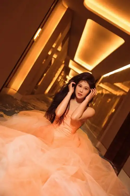 袁娅维红毯高定战袍