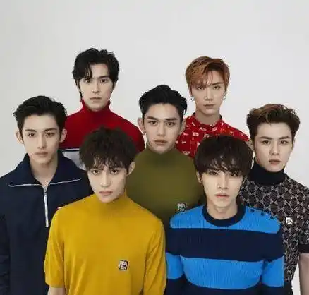 威神v团综拍摄中,黄旭熙蹬二八大杠卖冰棍,又先火到国外去了_地方_阿