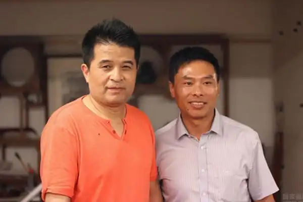 老毕近照近况频繁来往于大连北京这是要复出的节奏吗