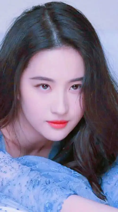 刘亦菲空气刘海造型亮相,神仙侧颜重回颜值巅峰,网友:美翻了