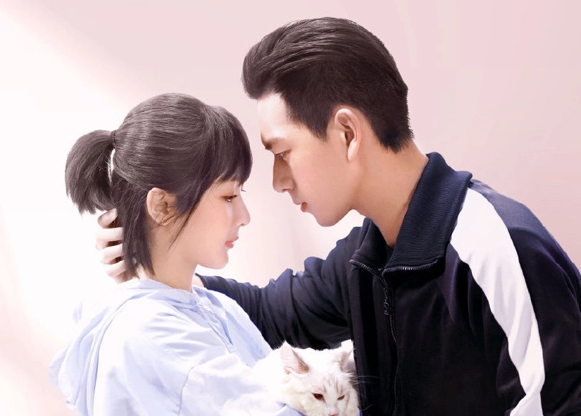 《亲爱的热爱的》出圈!杨紫李现登上大学迎新横幅,童颜夫妇实红