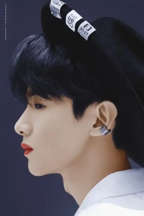 白敬亭# 侧脸 cr@伏啄时