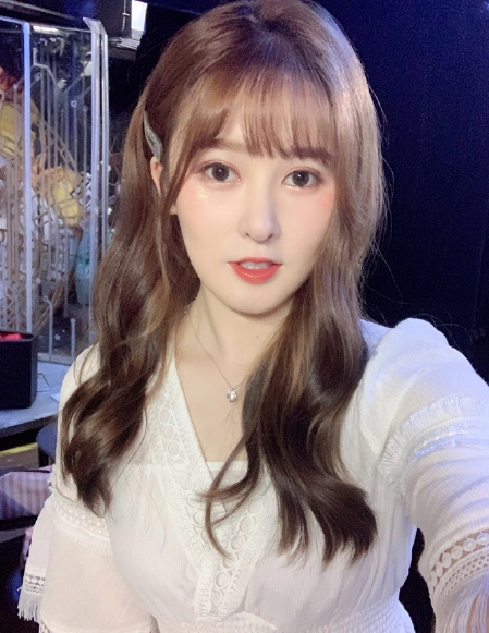 snh48-温晶婕生日公演结束后晒出美照,感谢大家的支持!