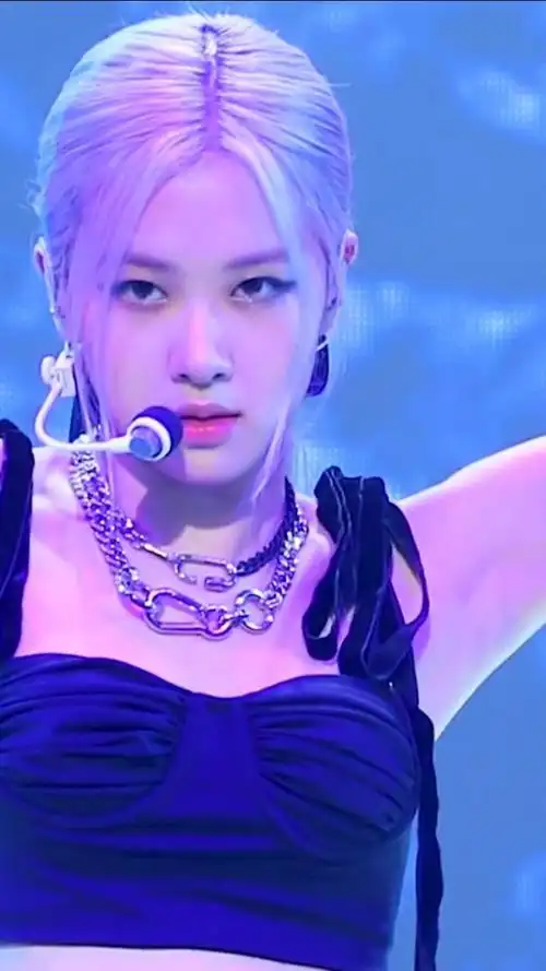 rose表情太飒了,蓝发绝美!