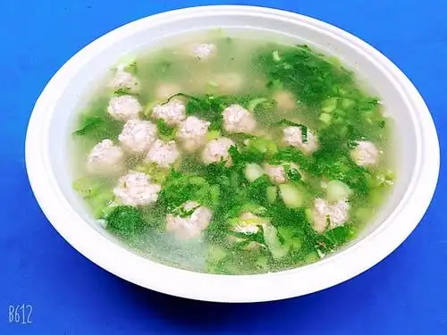 成长午餐:青菜豆腐圆子汤