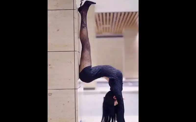 美女合集97.第一个倒立下腰.太牛了