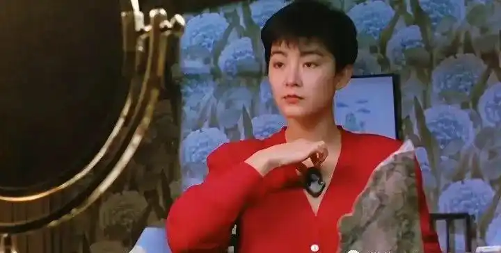 林青霞年轻时有多时髦紫色袜子配短发时髦帅气美得不像话