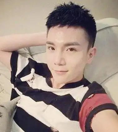 各种男生碎发发型图片男生短碎发什么样2