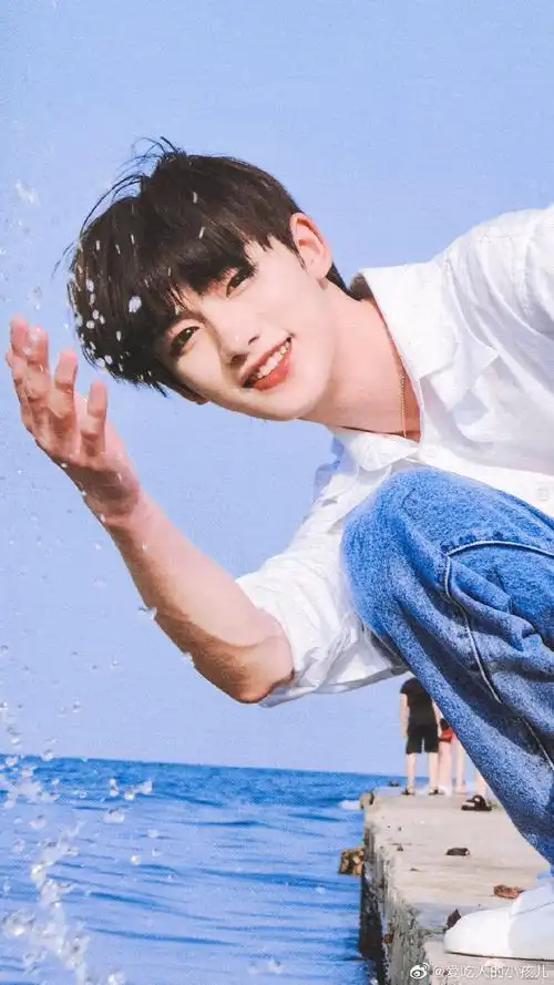 【丁程鑫】不囿于性别,与平庸相斥的美(多图预警)