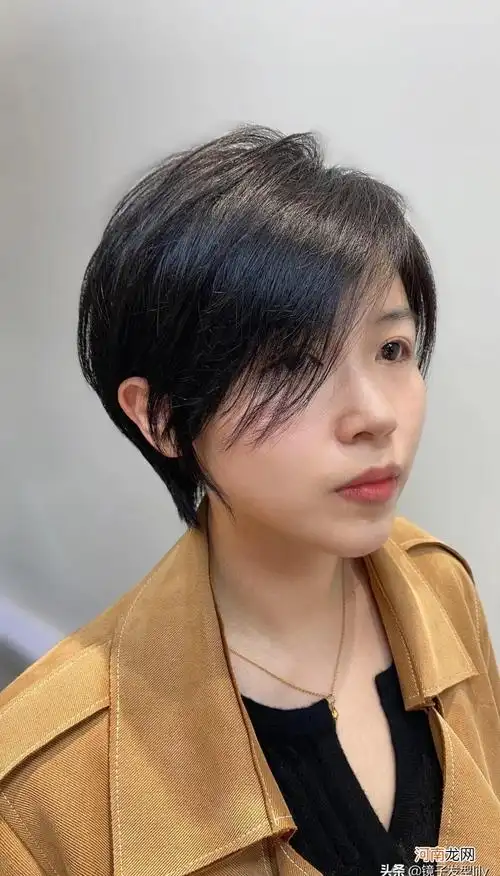 17款当下最火流行发型 中短发直发发型图片