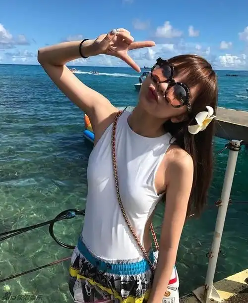 组图:再小也有沟!豆得儿撇王思聪美游塞班岛_高清图集_新浪网