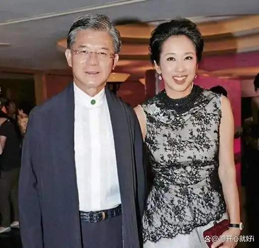 曝65岁朱玲玲二次净身出户离婚,她的一生都在为长子霍启刚铺路