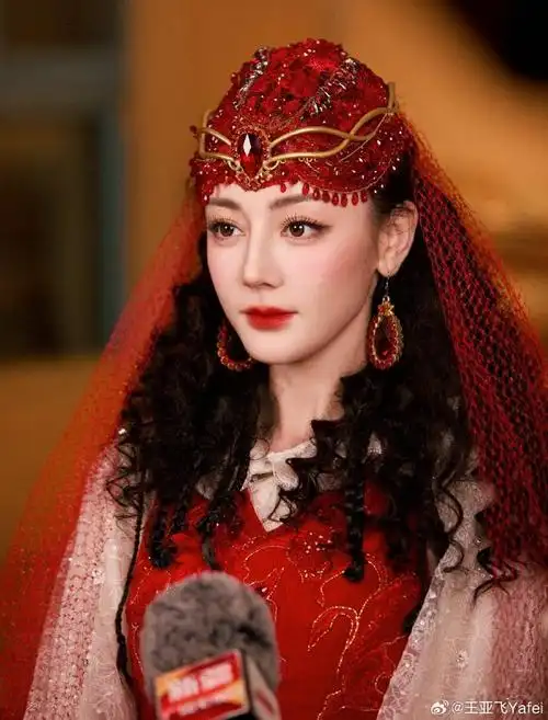 迪丽热巴美疯##春晚##春晚明星妆容大赏