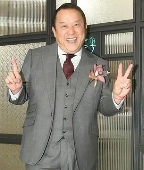 名与利,救不了曾志伟