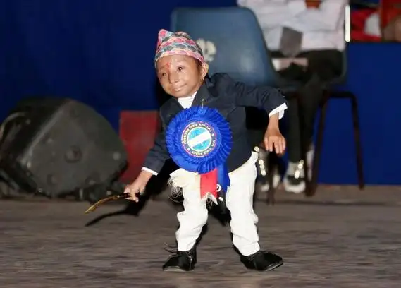 世界上到底谁是最矮的人组图