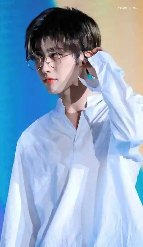 蔡徐坤照片(蔡徐坤的高清壁纸)