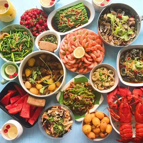 生日餐(生日餐桌布置图片大全)