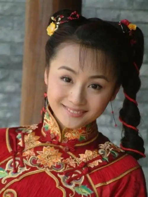 3月23日,昔日央视一姐曹颖在个人社交平台上晒出了自己作词的单曲