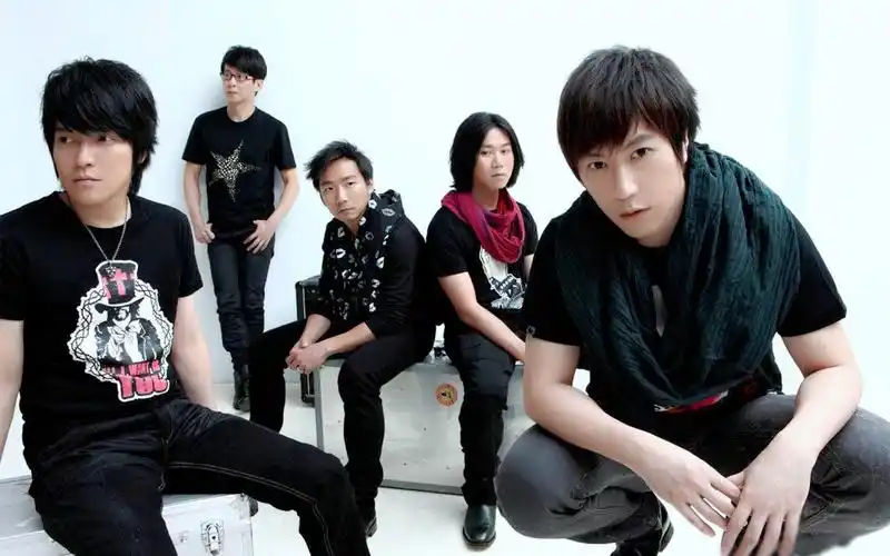 公子魈懿 的想法: 五月天演唱会被质疑假唱?