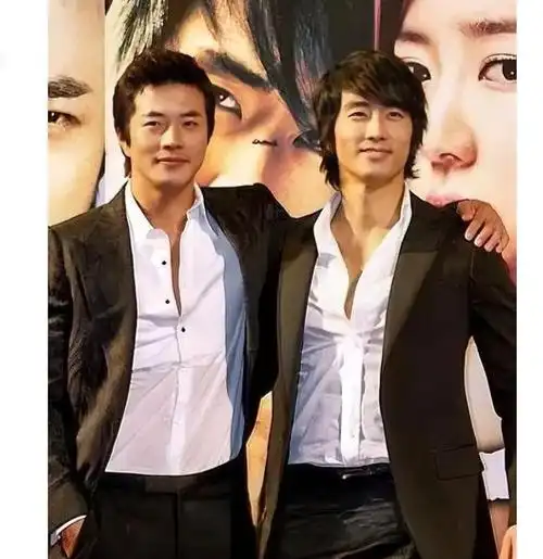 两人气质不相上下两人年龄,身高,气质不相上下宋承宪,1976年,身高179