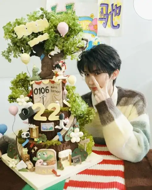 6打卡 黄其淋二十二岁生日快乐![彩虹屁]@林墨的墨 做你自己很好!