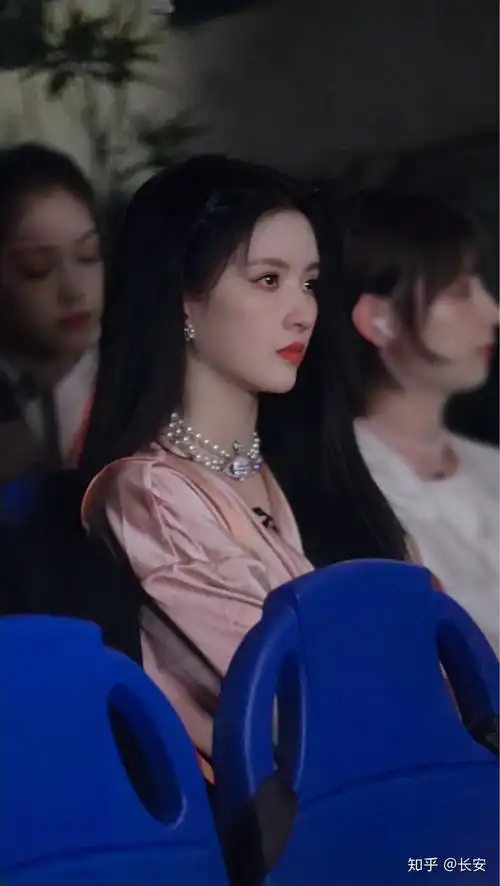 如何评价刘些宁的颜值