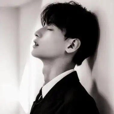 qq真人戴着耳机版男生帅气头像 男生头像图片大全 -【爱个性】