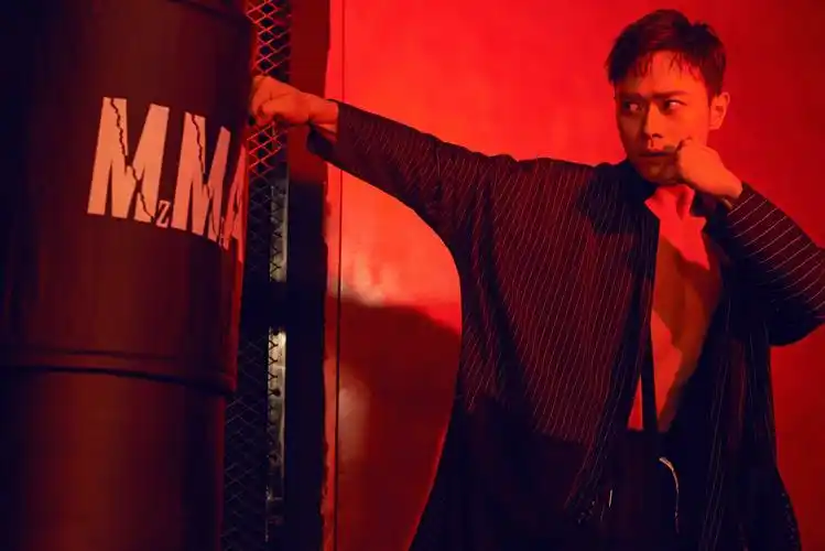 曹骏图片演员曹骏帅气时尚杂志写真