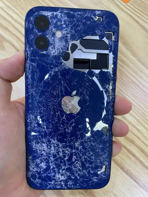 吵架的结果苹果12弯了