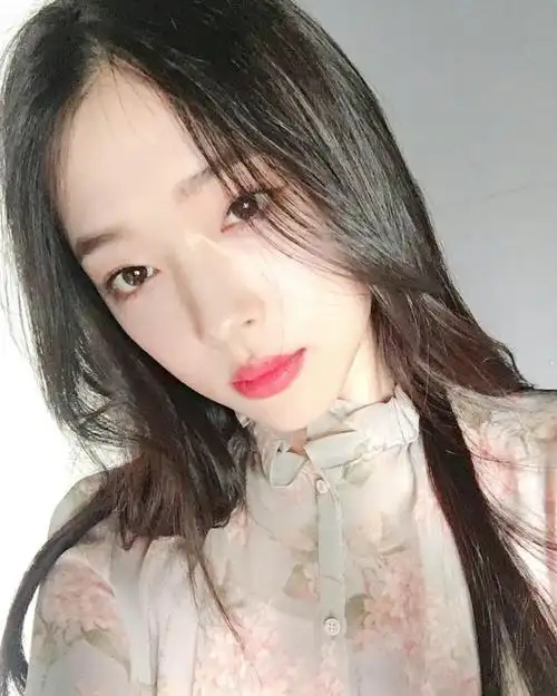 崔雪莉 头像 /图源见logo 676767侵删