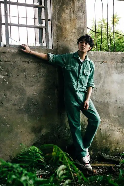 联合呈现这了这个专属@吴青峰 的「异想世界」