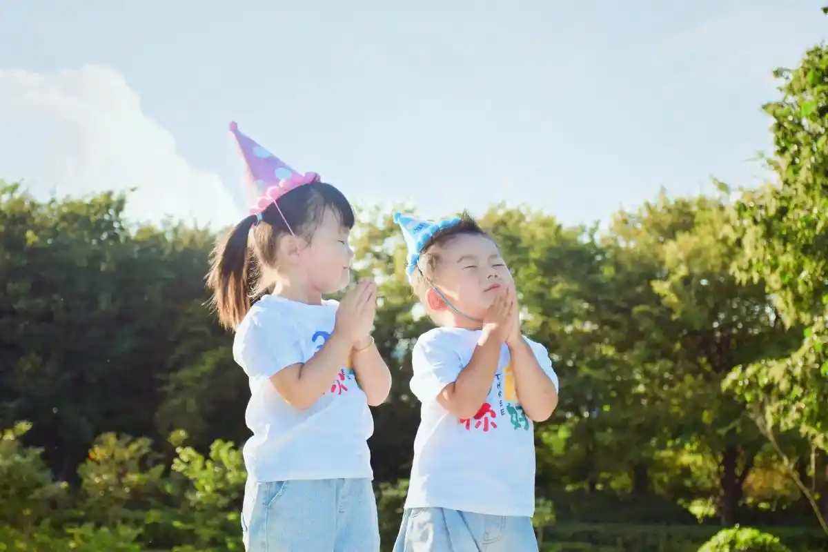 愿你们能一直快乐的长大一直都是好朋友