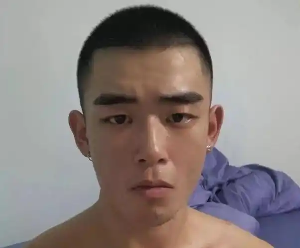 男生夏天不尝试下寸头 ,永远不知道自己多帅!