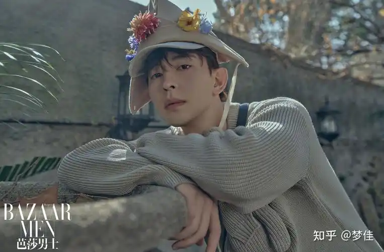 如何评价邓伦在芭莎男士2021开季刊封面的造型你喜欢哪套