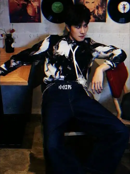 本人超喜欢大哥的这个造型,我都词穷了,无法用言语形容彭冠英的颜值和