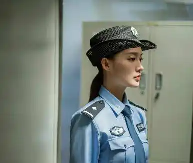 原创李沁新角色造型曝光当她穿上警服那一刻网友在我心上开一枪