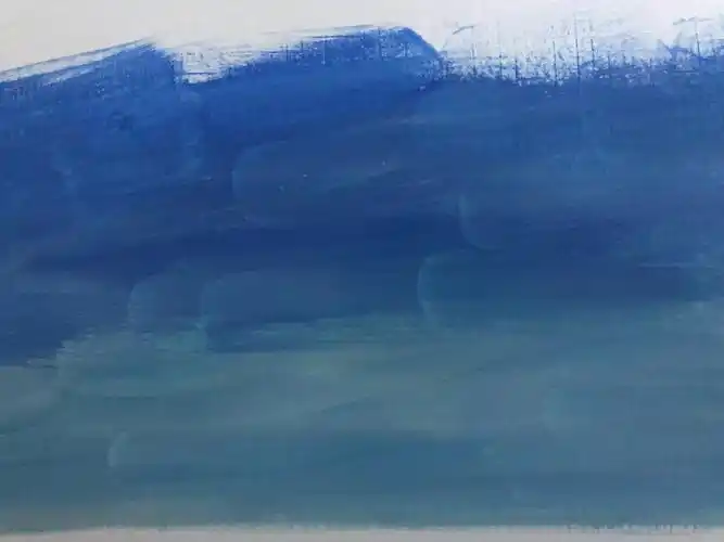 按从下往上从浅到深的步骤表现天空.先是湖蓝色多加些白哦.