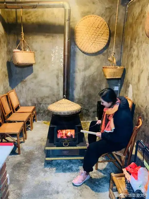 围炉夜话,来到大海新建好的小院烤火吃菌子火锅……_高清图集_新浪网