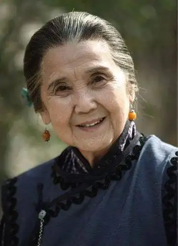 院 观察了失智病人 凭借出色的演技 她夺得了飞天奖 "最佳女主角"奖