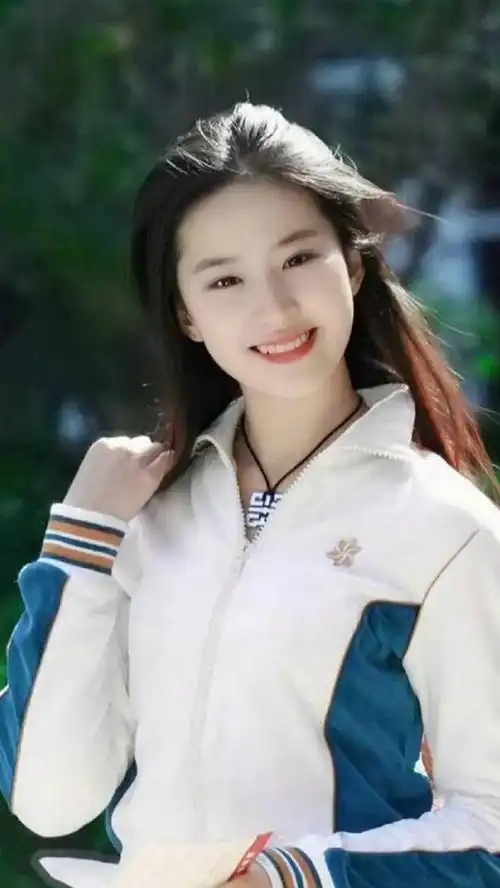 刘亦菲神仙颜值,运动装甩发奔跑 写真,太美了