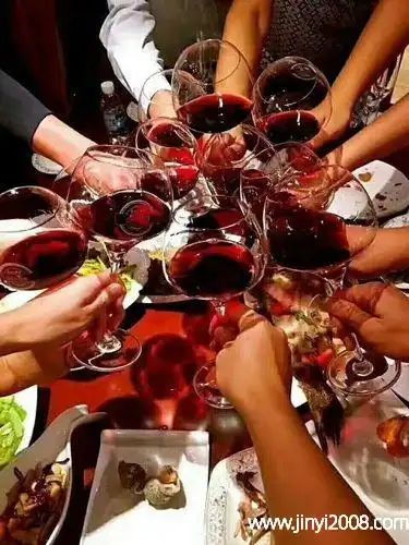 敬酒碰杯与不碰杯区别为什么喝酒的时候要碰杯