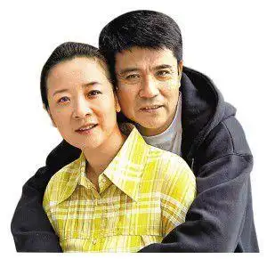 陈小艺,一个50岁还"桃花不断"的女人,为何被轮椅丈夫"拿捏"|刘惠宁