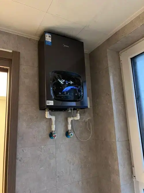 美的燃气热水器安装完成73