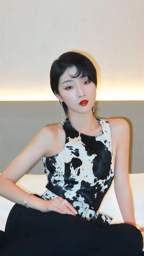 yamy郭颖出席亚洲音乐盛典荣获年度最具突破女歌手奖2