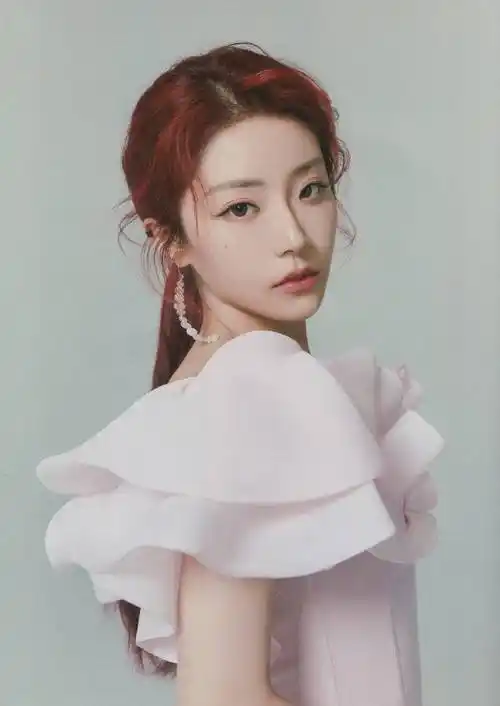 喻言第一本写真集antimatter高清大图访谈合集part5,让喻言一直坚持的