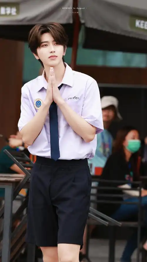 奔跑吧校服路透#93#奔跑吧泰国路透#为学长流泪了@蔡徐坤